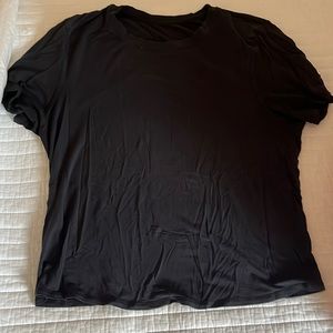 lululemon black tee